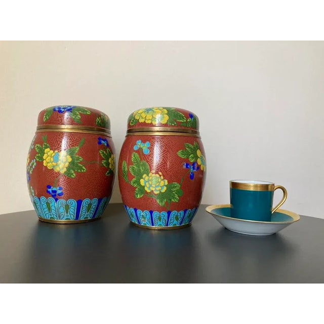 Chinoiserie Cloisonne Burgundy Floral Enamel and Brass Ginger Jars, a Pair, Medium For Sale - Image 3 of 18