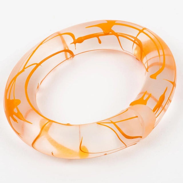 Contemporary Marlene McKibbin 1980s Frosted Lucite Acrylic Rod Bracelet Bangle For Sale - Image 3 of 10