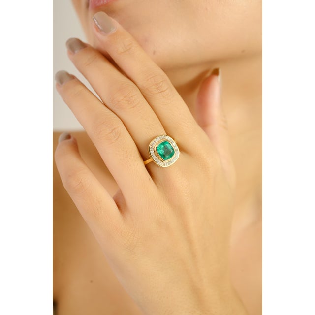 Army Green Vintage Style Cushion Cut Emerald Ring Size 7 18k Solid Gold For Sale - Image 8 of 12