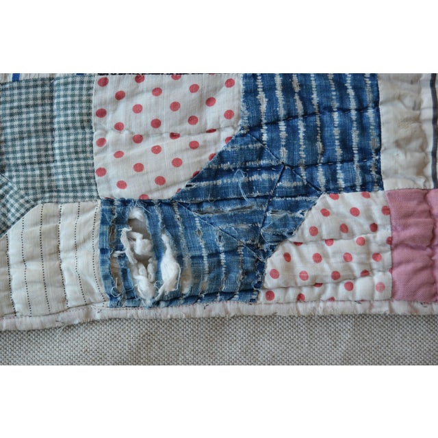 Early 20th Century Cotton Bow Tie Patterned Quilt in Patriotic Colors - For Sale - Image 9 of 12