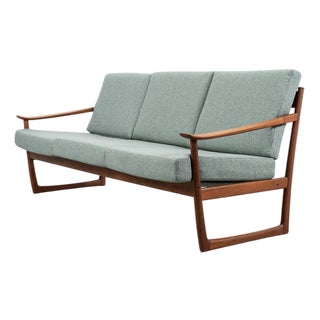 FD130 White Sofa by Peter Hvidt For Sale