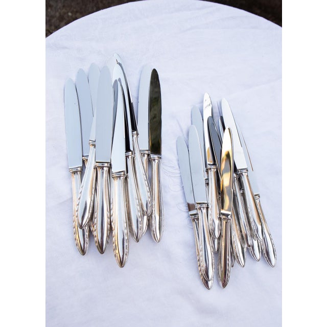 1950s French Table and Appetizer Knives in Silver-Plated Stainless Steel, 1940s, Set of 24 For Sale - Image 5 of 9