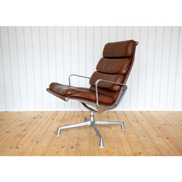 Soft Pad Leather Aluminium EA216 Lounge Chair by Charles and Ray Eames for Herman Miller, 1975 For Sale - Image 12 of 18