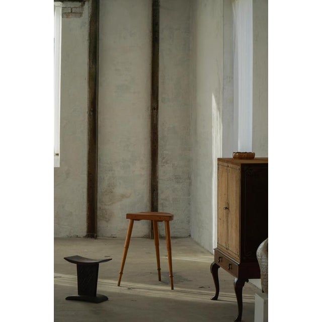 Mid-Century Danish Cabinetmaker Tripod Bar Stools in Pine, 1960s, Set of 2 For Sale - Image 13 of 18