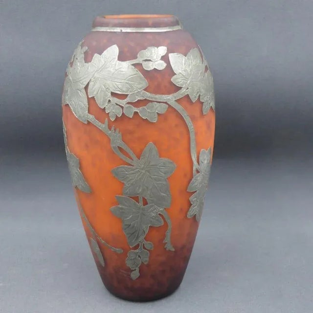 Gold Art Nouveau Pate de Verre Vase mit Metal Decor, 1900-1920 For Sale - Image 8 of 13