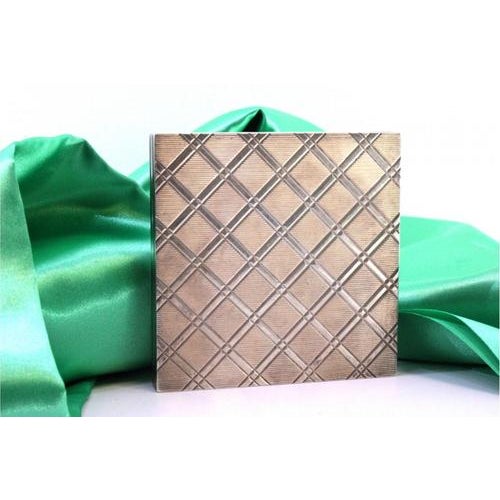 Metal Silver Cigarette Case with Checkered Reliefs, Hinged Lid and Calibrated Rubies For Sale - Image 7 of 8