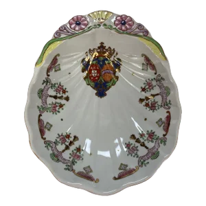 Early 20th Century Chinese Porcelain Armorial Shell Dish