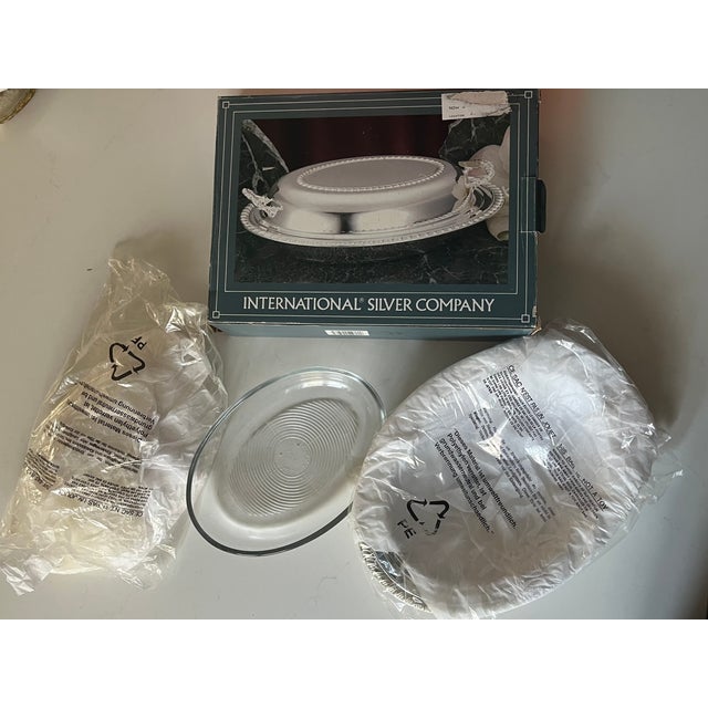 International Silver 1990s New International Silver Vintage 3-Piece Silverplated Vegetable Serving Dish With Lid and Pyrex Glass Liner For Sale - Image 4 of 9