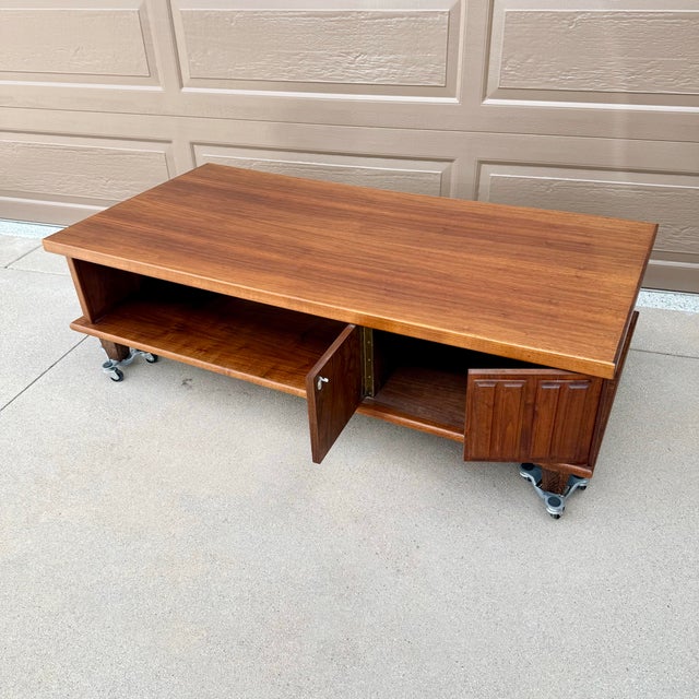 Mid-Century Modern Mid Century Modern Large 60.5”x30” Walnut Coffee Table MCM Vintage For Sale - Image 3 of 9