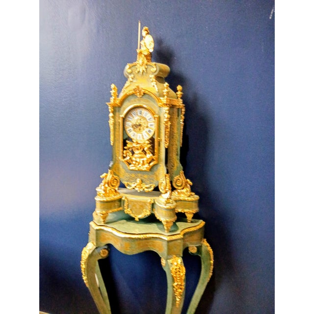 The Casa Padrino Baroque Grandfather Clock in Malachite Green and Gold is an extraordinary statement piece that embodies...