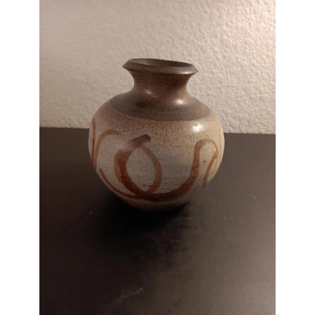 Mid-Century Modern 1950s Artist Signed Japanese Koinuma Michio Mashiko Squat Ceramic Vase. For Sale - Image 3 of 6