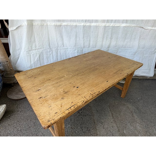 19th Century Pine Coffee Table For Sale In Nashville - Image 6 of 13