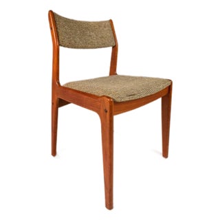 Danish Mid-Century Modern Dining / Desk Chair in Solid Teak & Original Oatmeal Fabric by Scandinavia Woodworks Co., Circa 1970s For Sale