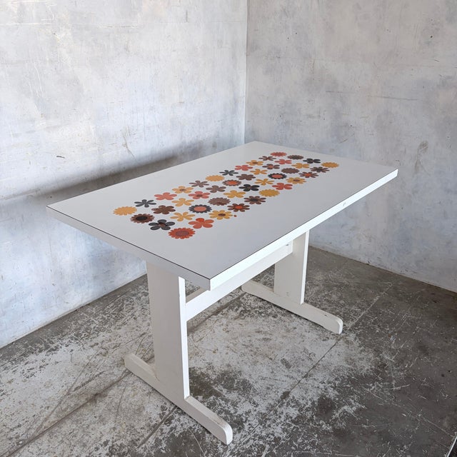Mid-Century Modern Space Age Floral Formica Dining Table, 1970s For Sale - Image 9 of 10