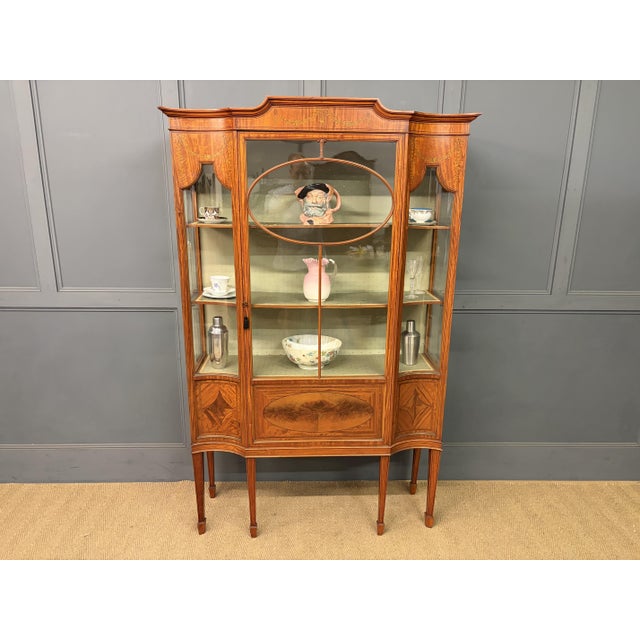 Inlaid Satinwood Display Cabinet from Maple & Co., 1900s For Sale - Image 9 of 18