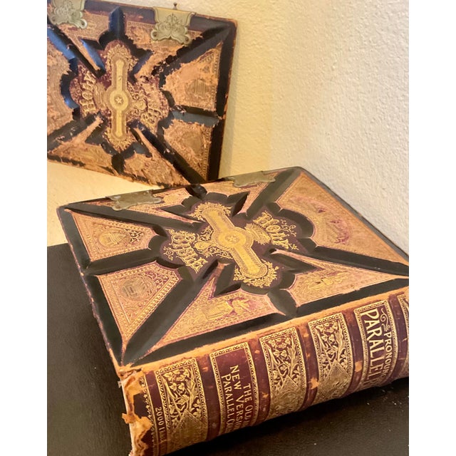 Antique Late 19thth Century Pronouncing Parallel Holy Bible With Ornate Metal Clasps For Sale - Image 11 of 18