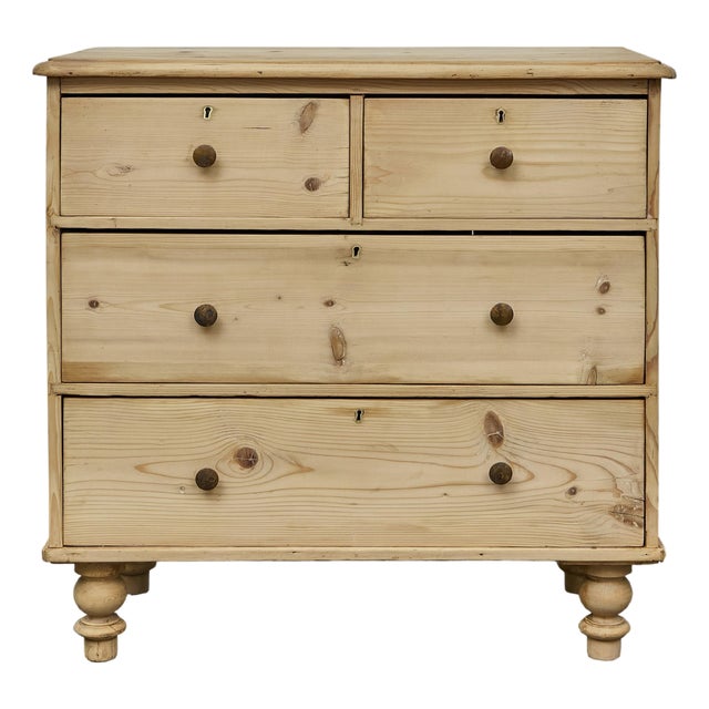 English 19th Century Pine Four-Drawer Chest with Natural Finish and Turned Feet For Sale