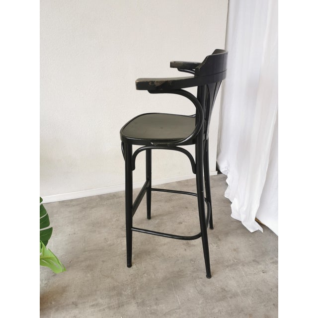 This vintage bentwood black pub high chair dates to the late 1970s and was made in Yugoslavia. It features the classic...