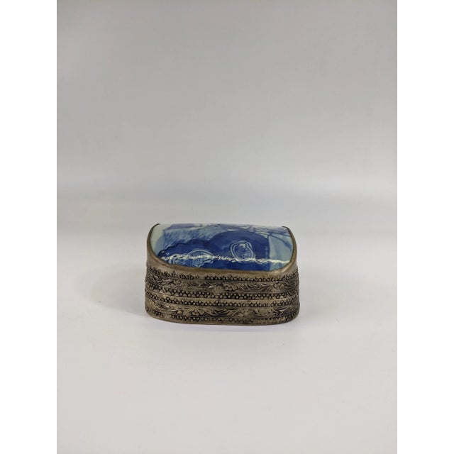Mid 19th Century 19th Century Blue and White Porcelain Box For Sale - Image 5 of 8