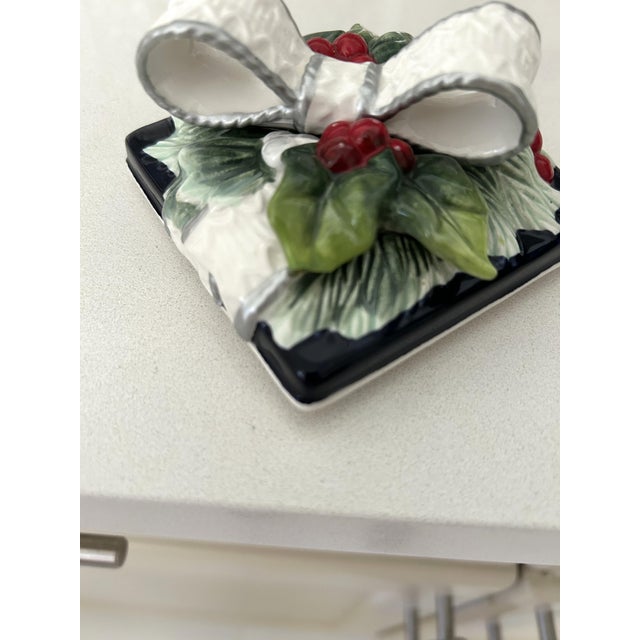Fitz and Floyd Bristol Holiday Ceramic Box For Sale In West Palm - Image 6 of 7