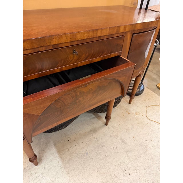 1900 - 1909 Regency/Federal Figured Mahogany Sideboard With Bowed Ends, Turned Legs, and the Distinctive Arched Center Panel. For Sale - Image 9 of 12