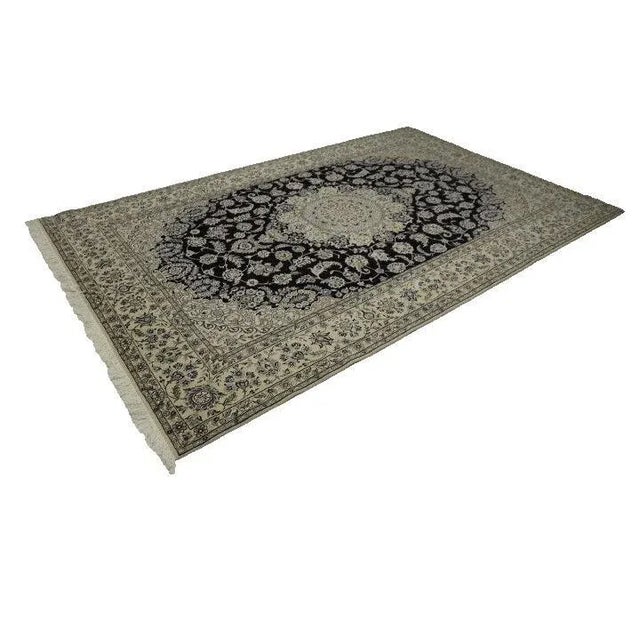 Middle Eastern Rug in Virgin Wool and Silk For Sale - Image 4 of 10