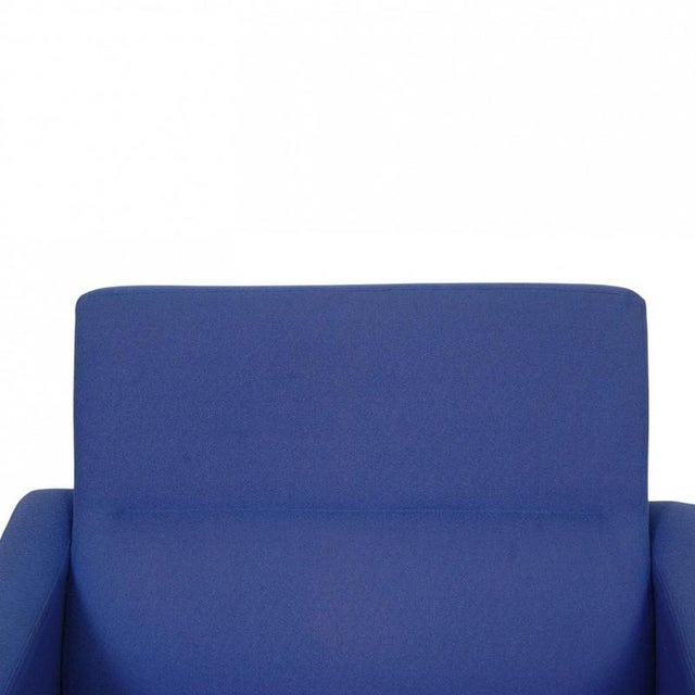 1990s Model 3301 Lounge Chair in Blue Fabric by Arne Jacobsen, 1997 For Sale - Image 5 of 18