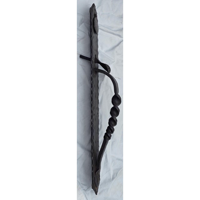 Antique 1910s Hand-Forged Wrought Iron Door Pull 24" Twist Grip W/ Keyhole For Sale - Image 13 of 18