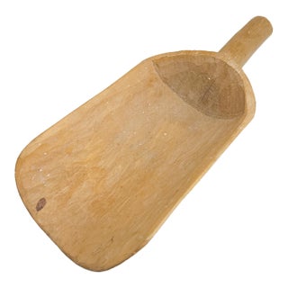 Vintage Hand Carved Wooden Grain Scoop / Primitive Farmhouse Decor / Rustic Kitchen Display For Sale