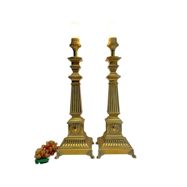 Mid-Century Modern Large Footed Brass Roman Column Table Lamps, 1950s, Set of 2 For Sale - Image 3 of 13