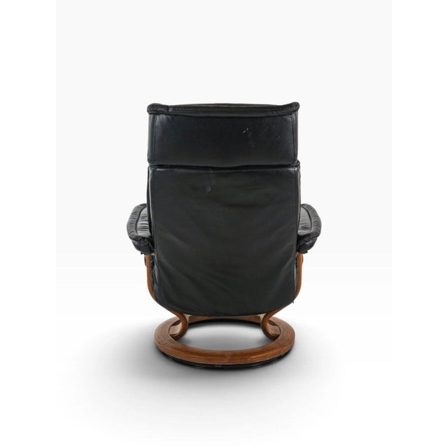 Ekornes ASA Ekornes Stressless Recliner & Ottoman Black Leather With Teak Ring Base C. 1970s For Sale - Image 4 of 5
