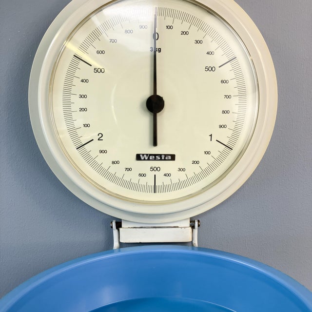 Kitchen Scale in Plastic with Metal Handle from Westa, 1950s For Sale - Image 6 of 8