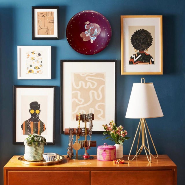 This rare vintage wall plate by the renowned Japanese company Maruni showcases the artistry of Japanese lacquerware,...