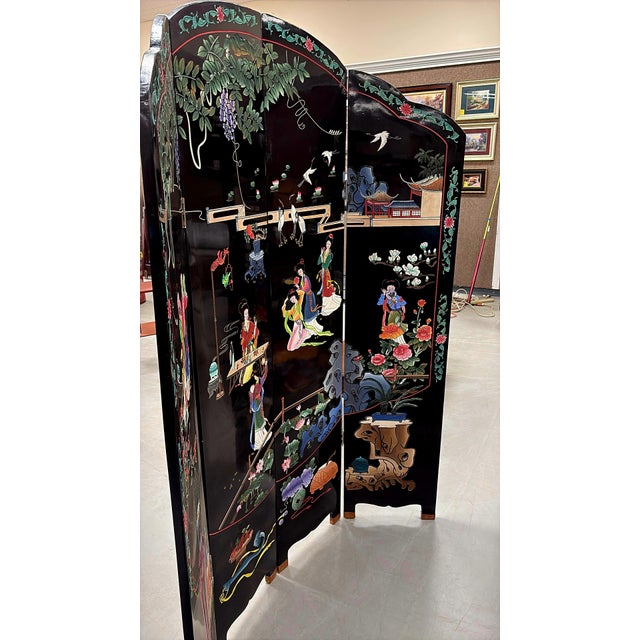 1950s 1950s Chinese Coromandel Arched Four-Panel Lacquer Screen Divider Screen For Sale - Image 5 of 14