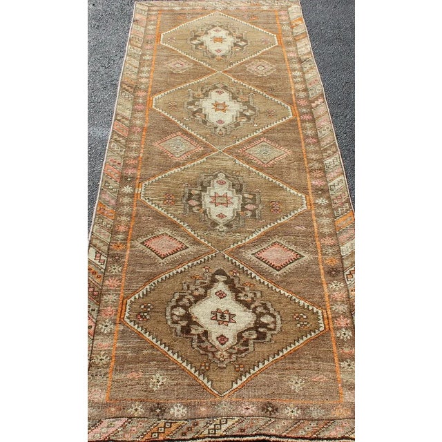 Vintage Hand Knotted Turkish Oushak Runner With Tribal Medallions in Earthy Tones For Sale In Atlanta - Image 6 of 11