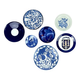 Sweet Petite Blue & White Wall Plate Curation - Group of 7 For Sale