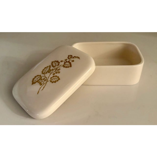 Lenox Hollywood Regency Ivory Porcelain Jewelry Box With Gold Detail by Lenox For Sale - Image 4 of 9