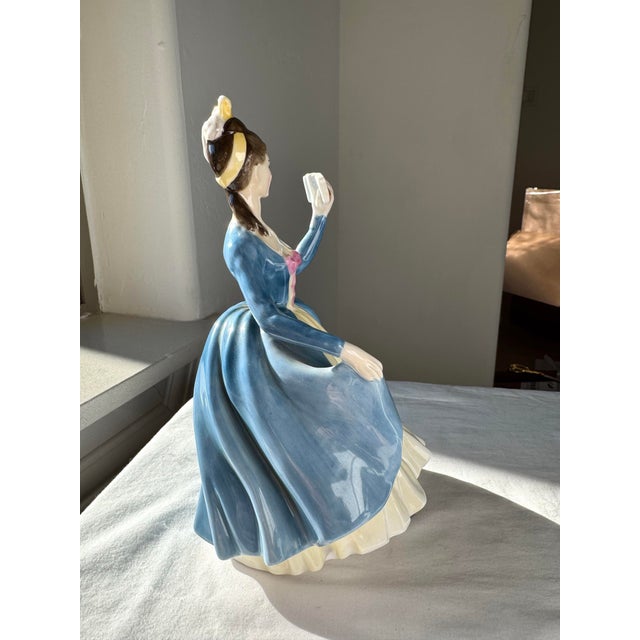 1960s 1956 Royal Doulton Figurine ~ "Leading Lady" ~ Hn 2269 For Sale - Image 5 of 10
