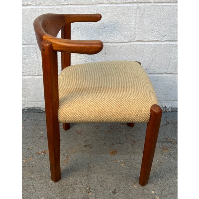 Dyrlund Mid 20th Century Set of Eight Danish Teak Cowhorn Chairs by Dyrlund For Sale - Image 4 of 12