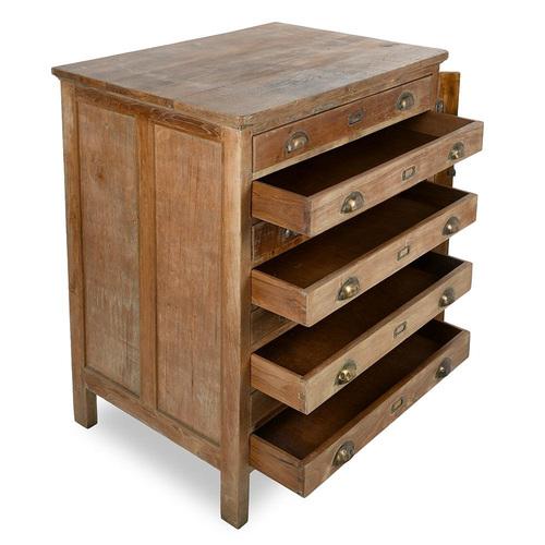 This printer's cabinet with 8 drawers is a unique vintage piece, ideal for bringing an industrial and functional touch to...