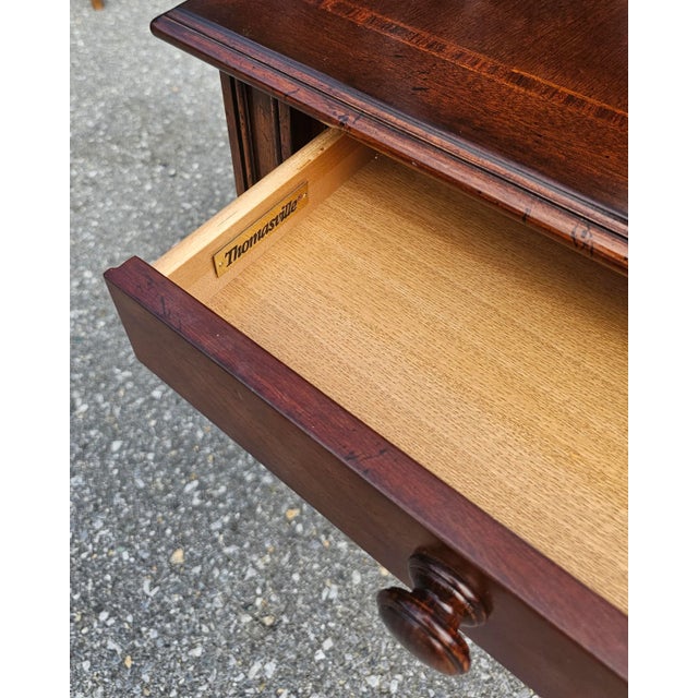 Wood 20th Century Thomasville Mahogany Single Drawer Banded Top Side Table For Sale - Image 7 of 8