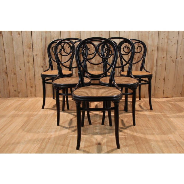 Beautiful series of 6 model n°2 chairs by thonet. Model visible in the 1899 catalog, but these chairs were produced well...