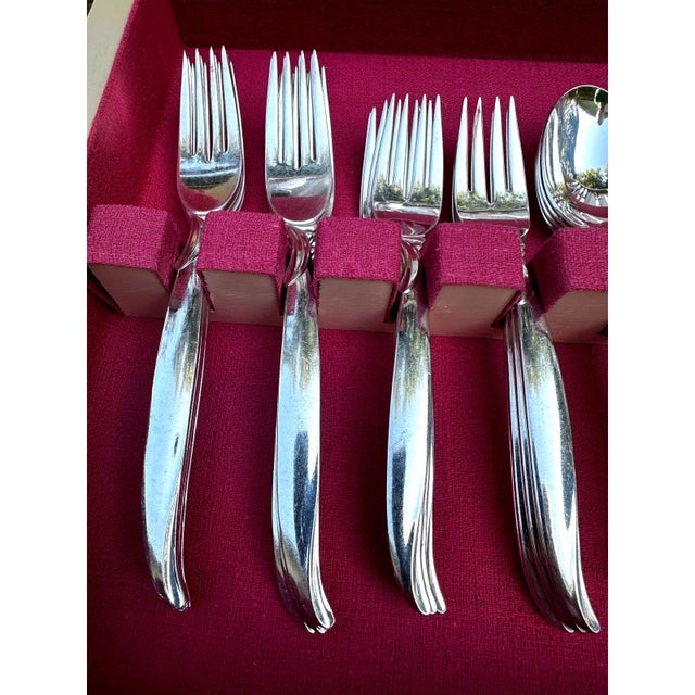 Mid 20th Century 1847 Rogers Bros Flair Silverplate Flatware Service for 16 With Chest - 121 Pcs For Sale - Image 10 of 18