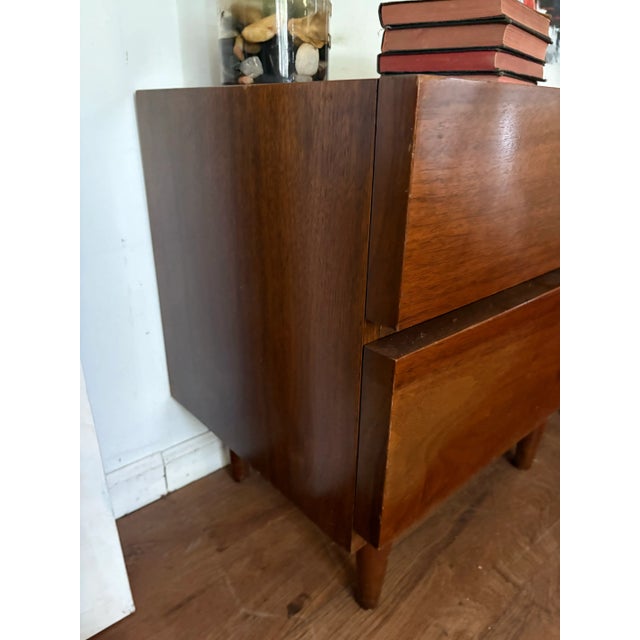 Mid-Century Modern 1960s Mid- Century Modern American of Martinsville Walnut Veneer 2 Drawer Nightstands For Sale - Image 3 of 12