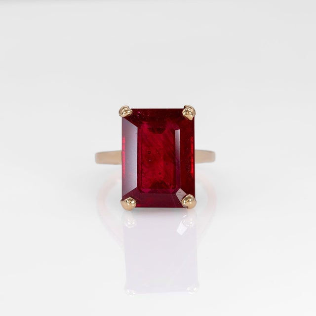 2020s Estate 13.9Ct Madagascar Ruby Ring: Solid 10k Gold – Emerald Cut, Size 6.75 For Sale - Image 5 of 10