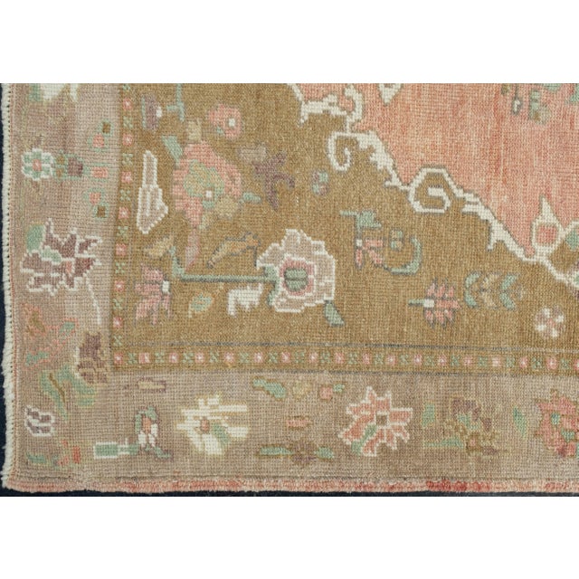 Turkish Vintage Rug 5'1" x 7'5" #17114 For Sale - Image 4 of 8