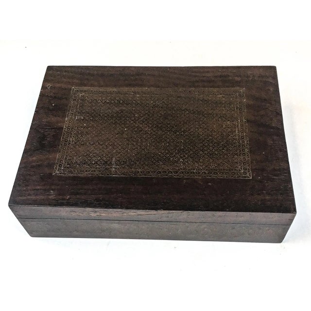 1960s Vintage Large Mahogany Brass Inlaid Treasure Jewelry Box For Sale - Image 5 of 13