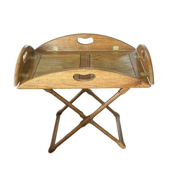 Late 20th Century Vintage English Campaign-Style Butler’s Tray Table – Folding Faux Bamboo Base, Adjustable Height, Removable Serving Tray in Oak For Sale - Image 5 of 10