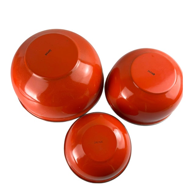 Vintage 1960s Orange Enamel Mixing Bowls Set 3 • Mid Century Enamelware For Sale - Image 6 of 7