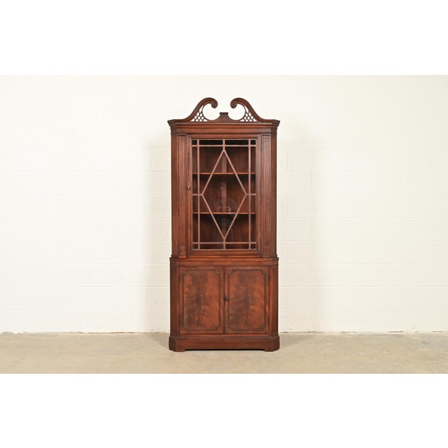 Baker Furniture Style Georgian Flame Mahogany Corner Cabinet, Circa 1940s For Sale - Image 10 of 10